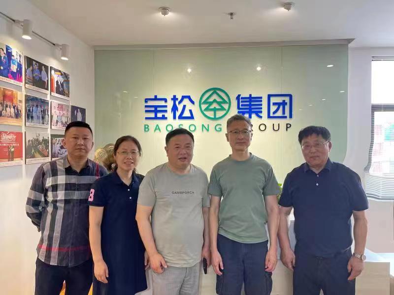 网红美食家慕名光临杉松食堂.jpg 网红美食家慕名光临杉松食堂.jpg